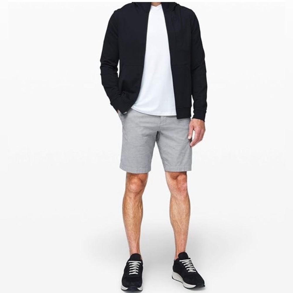 lululemon Mens Commission Short
Gray size 38